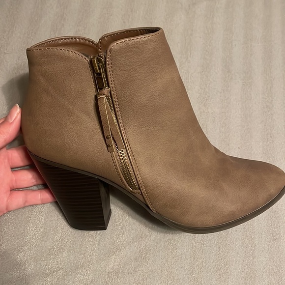 Women’s Charlotte Russe ankle boots, size 8 - Picture 7 of 9